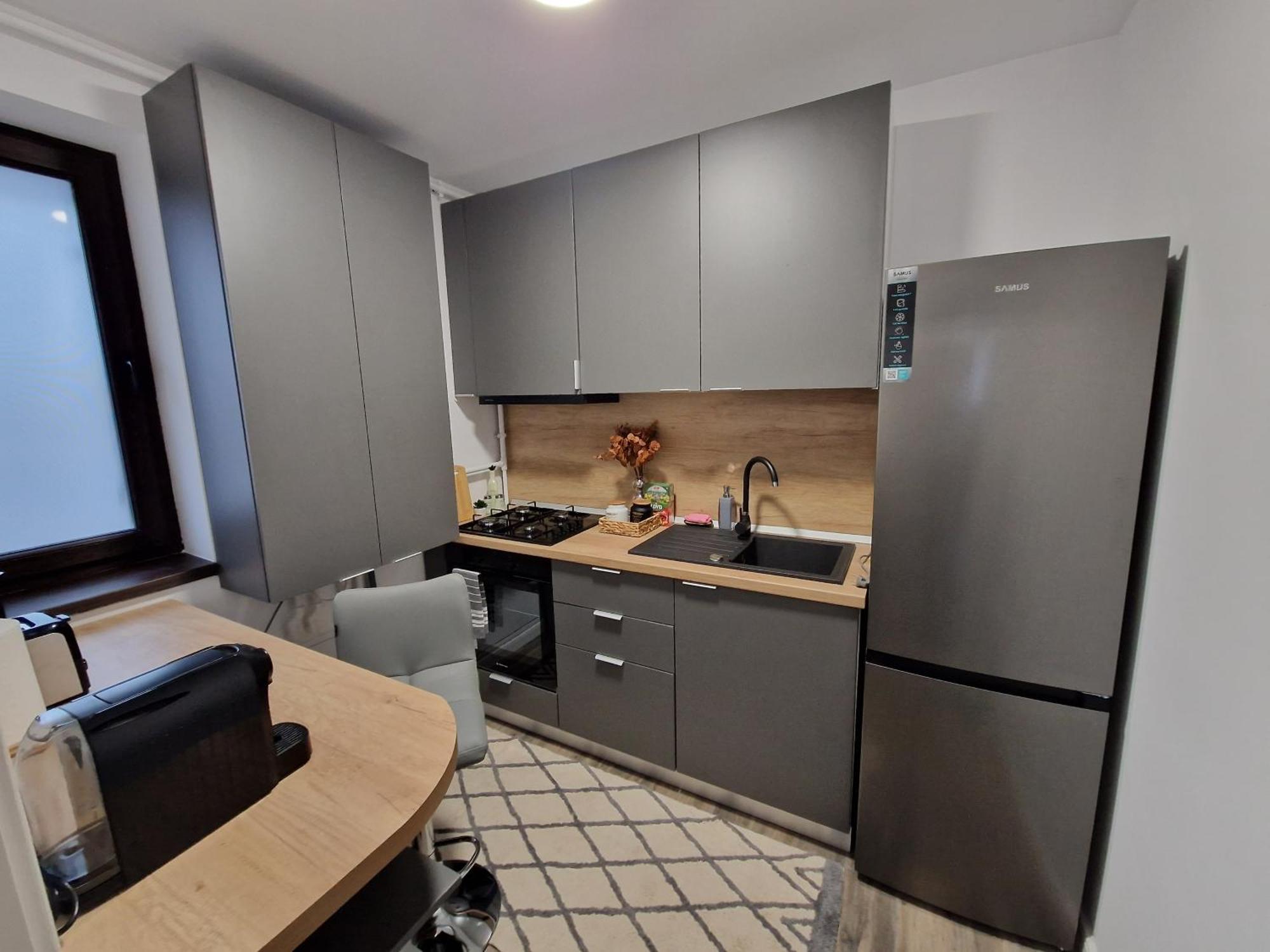 Craitelor Boutique Airport Apartment โอโตเปนี ภายนอก รูปภาพ