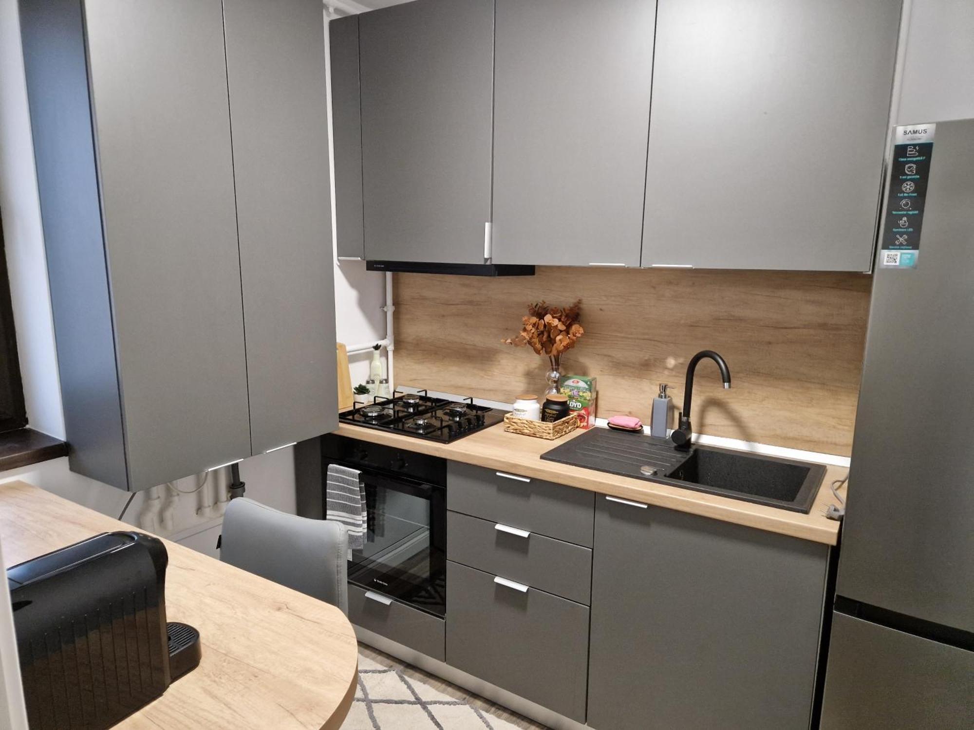 Craitelor Boutique Airport Apartment โอโตเปนี ภายนอก รูปภาพ