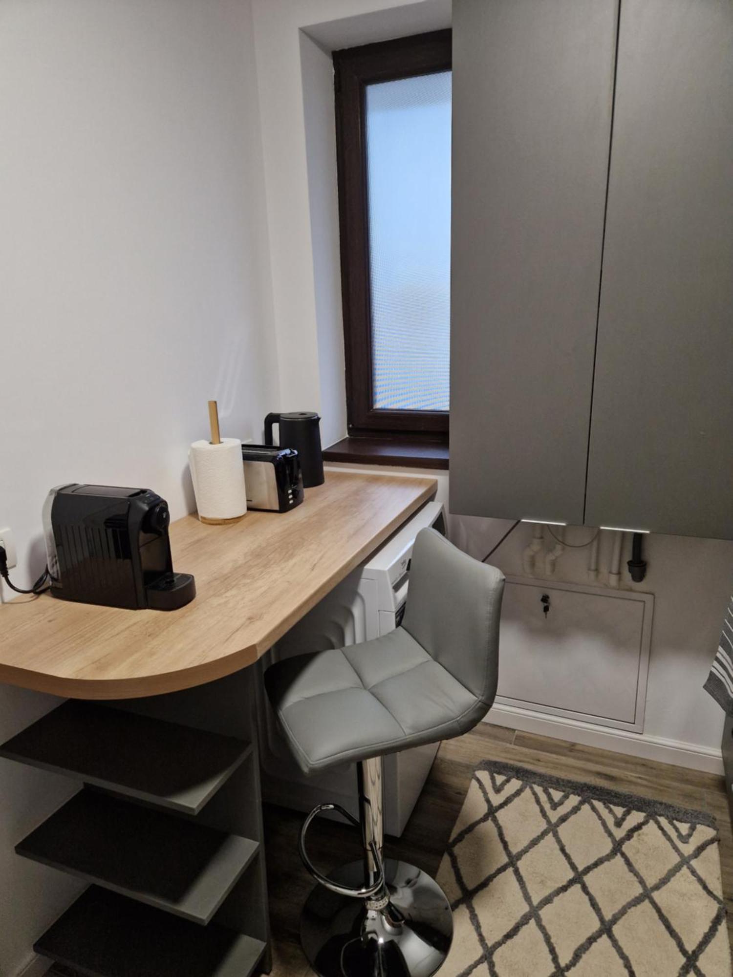 Craitelor Boutique Airport Apartment โอโตเปนี ภายนอก รูปภาพ